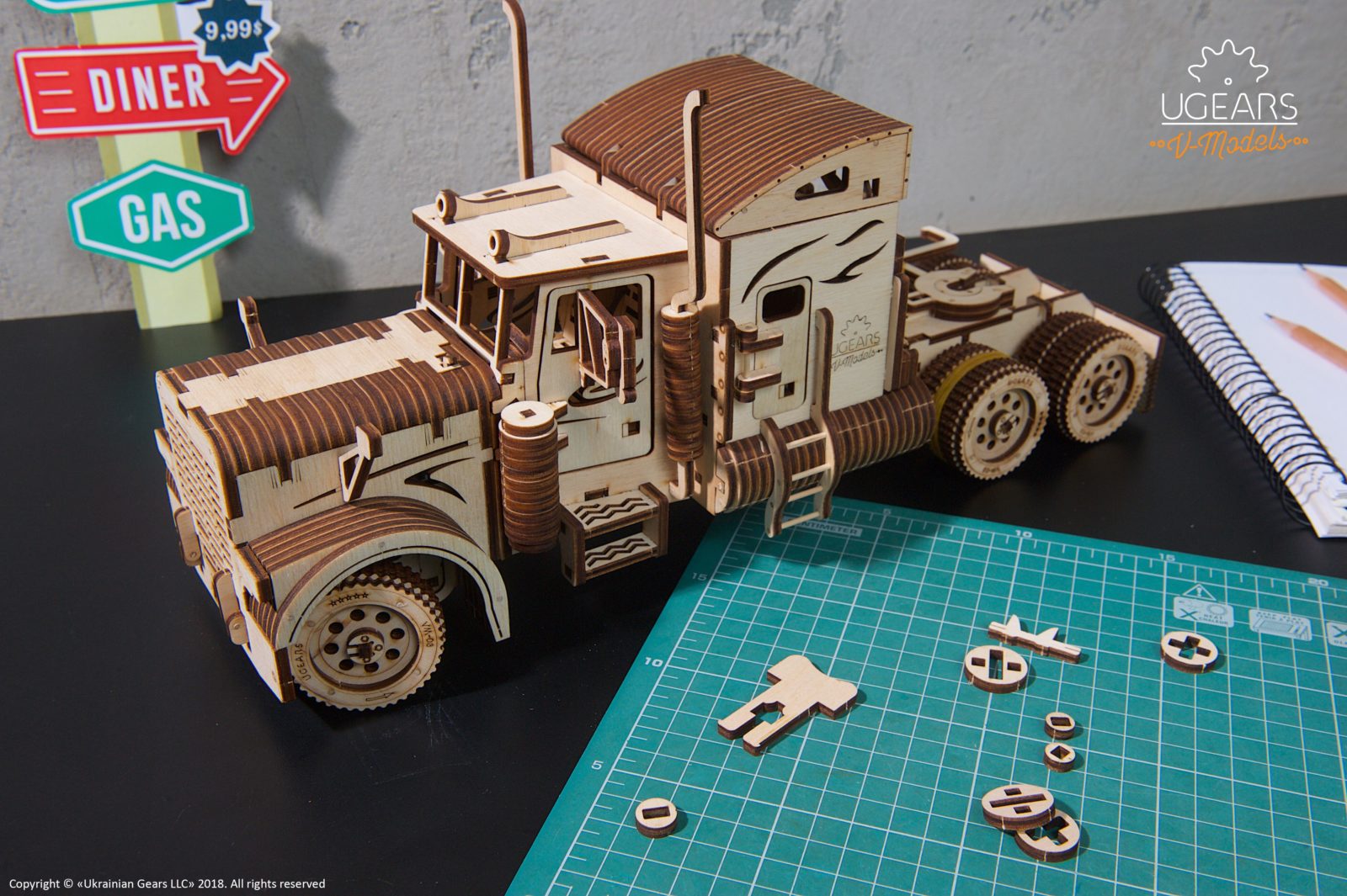 Maquette puzzle 3D en bois modèle mécanique / Moto VM-02 UGEARS