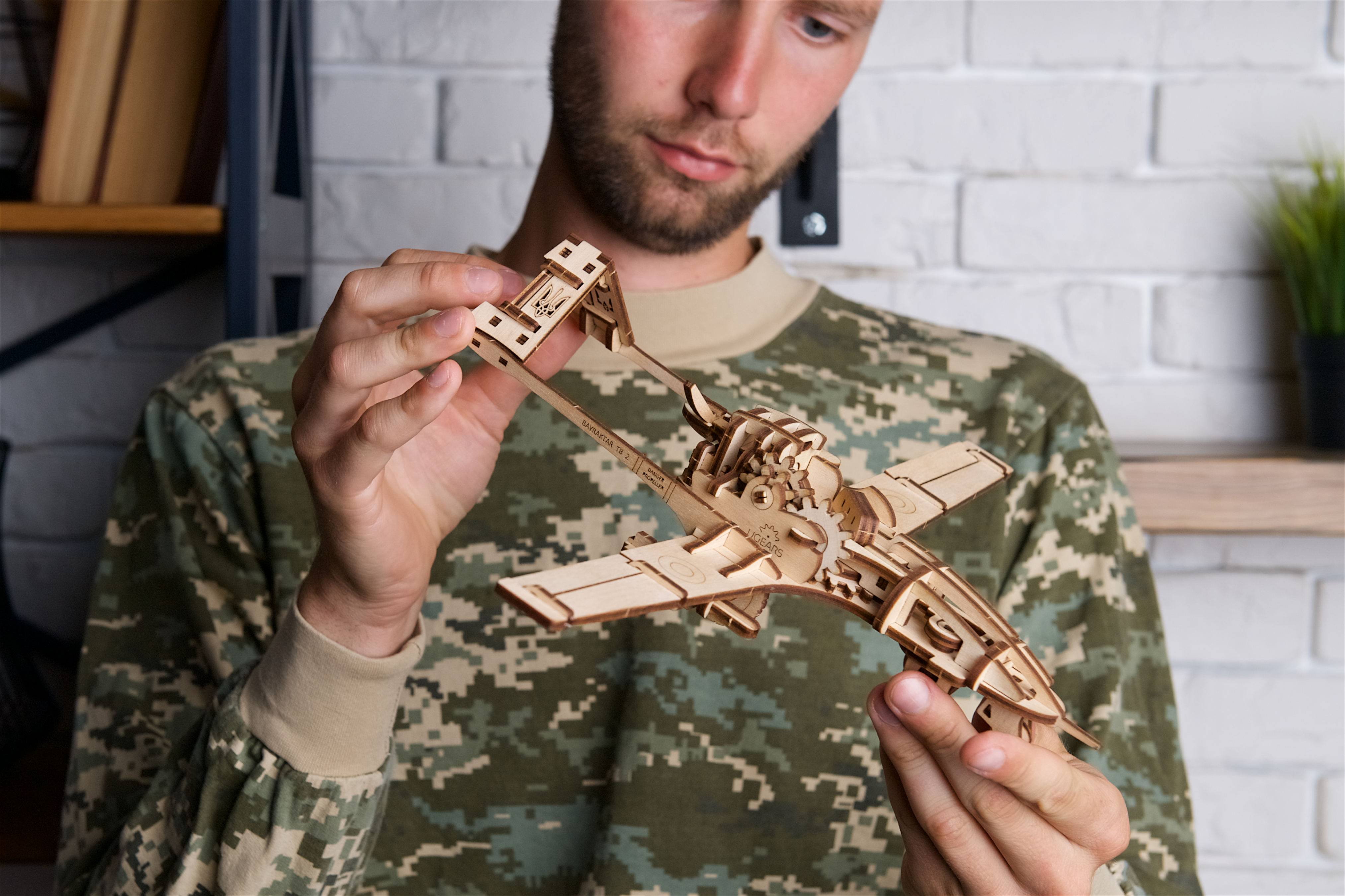 Drone de Combat Bayraktar TB2 – Puzzle 3D en bois + 1