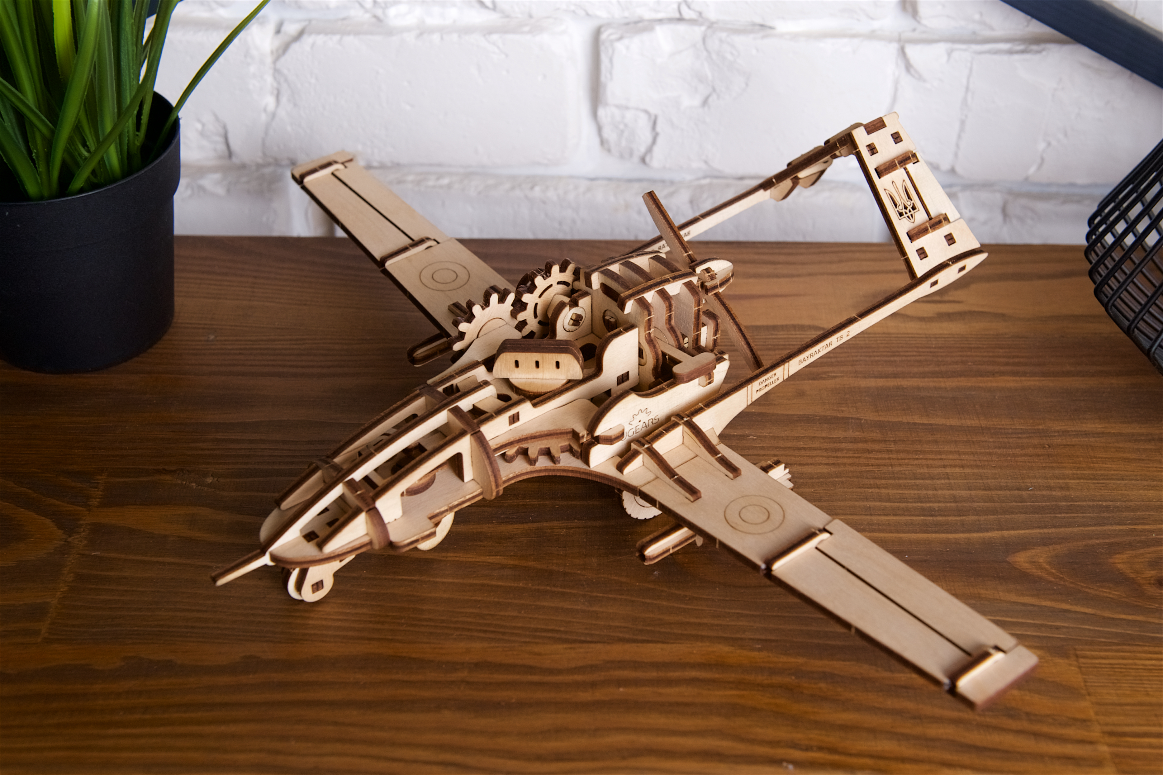 Drone de Combat Bayraktar TB2 – Puzzle 3D en bois + 2