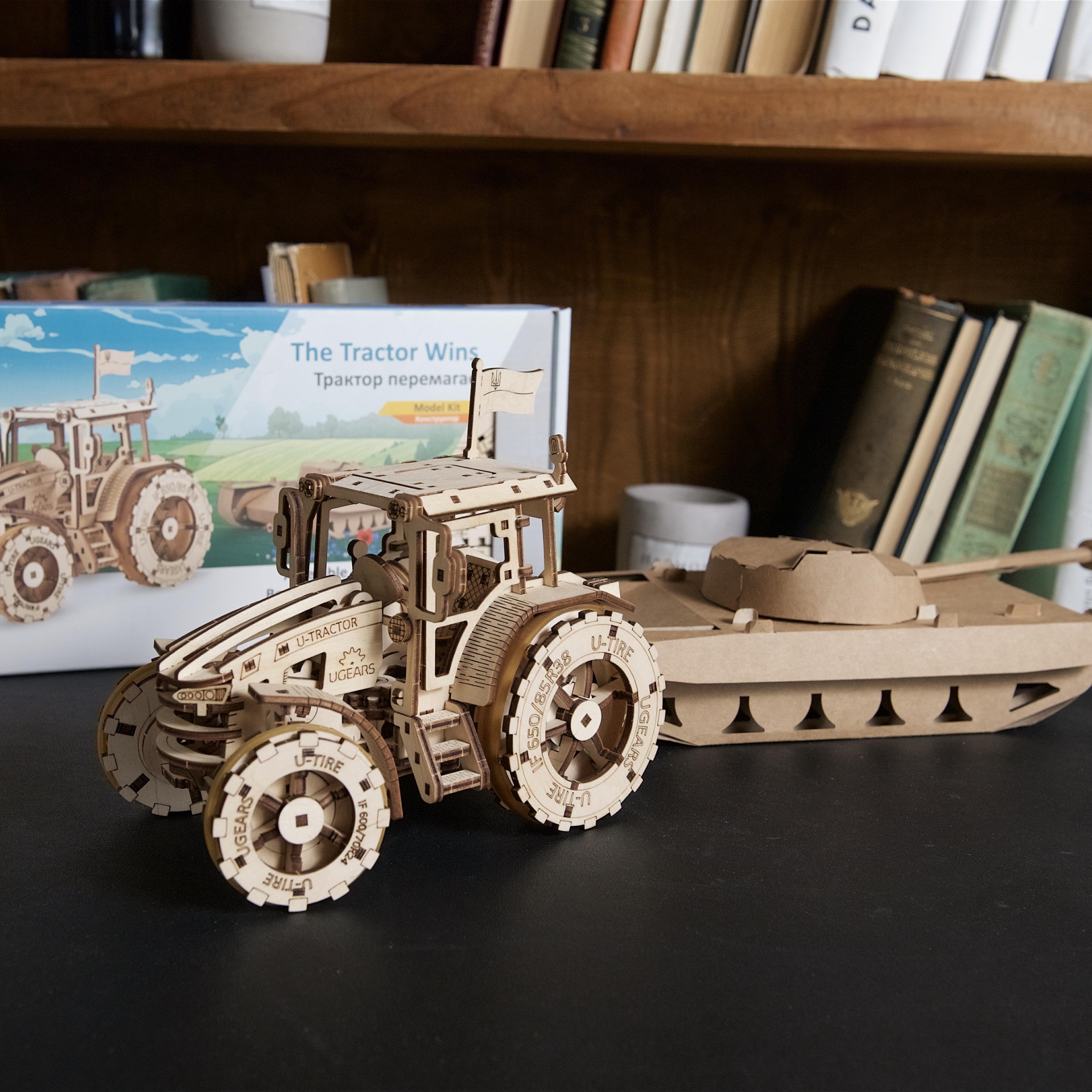 Le tracteur gagne- Puzzle 3D en bois + 8