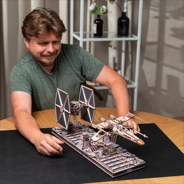 UGEARS Star Wars X-Wing Starfighter par Luke Skywalker – Puzzle 3D en bois pour adultes, puzzle en bois 3D, kit de construction de modèle en bois, cadeau Star Wars Puzzle 3D Noël
